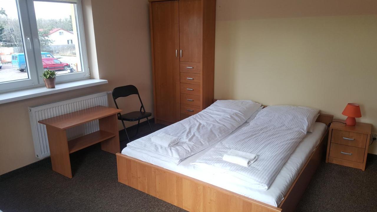 Hotelik Sj Лодз Екстериор снимка