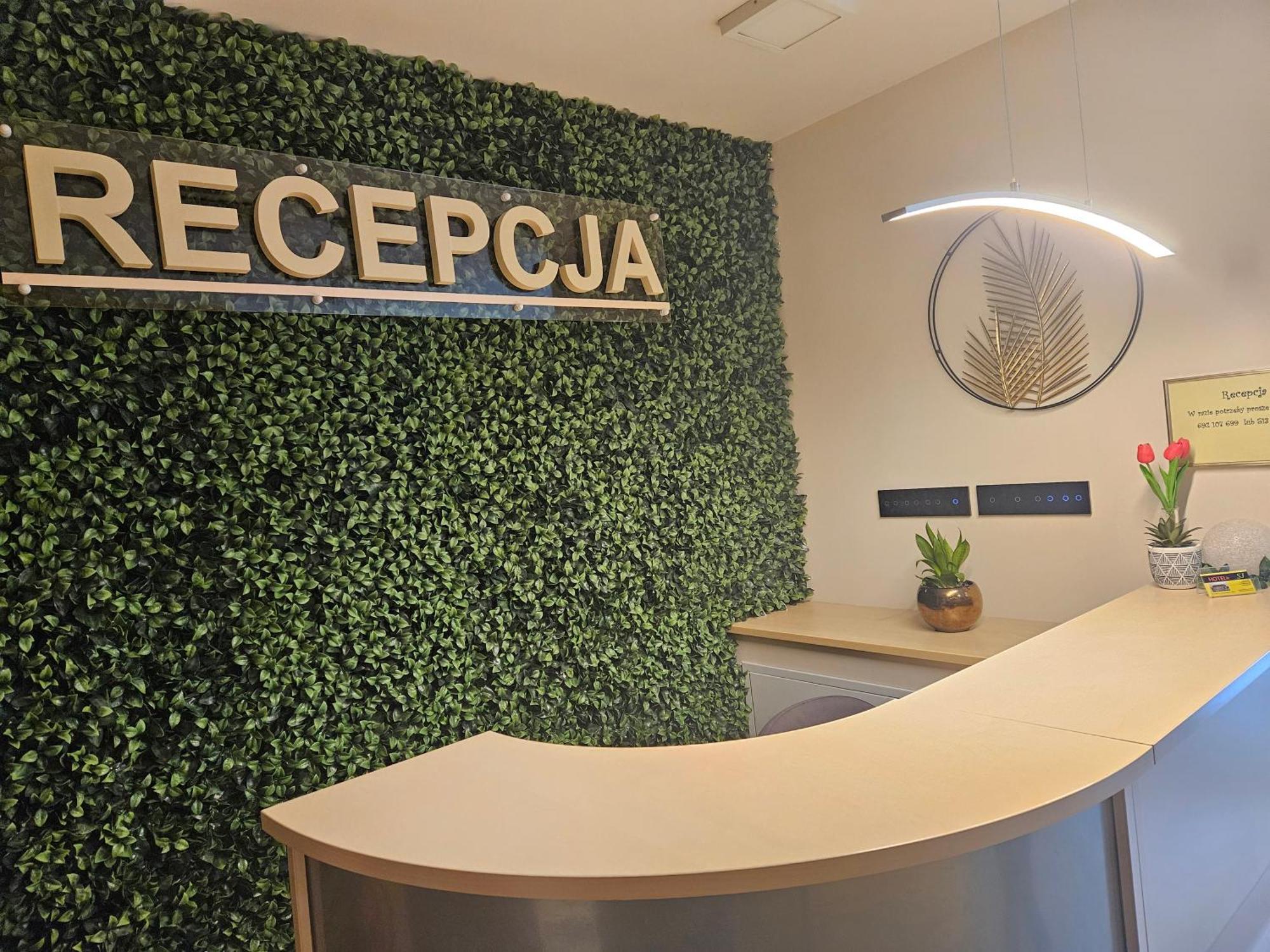 Hotelik Sj Лодз Екстериор снимка